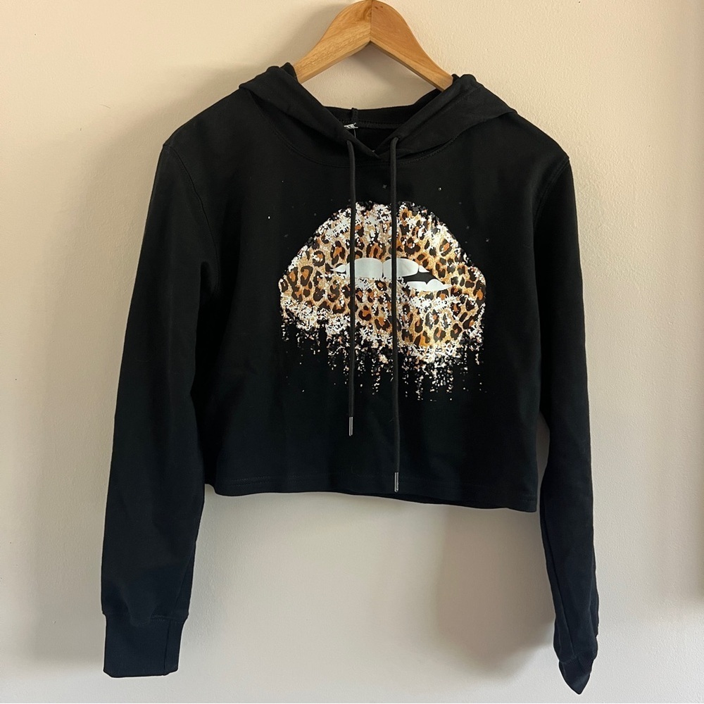 Cheetah Lips Graphic Cropped Hoodie 🐆💋 NWT | Size Small